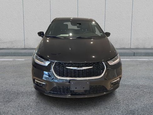 Used 2026 Chrysler Pacifica Select image 7