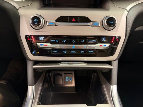 Used 2020 Ford Explorer XLT w/ Equipment Group 202A AWD/4WD image 31
