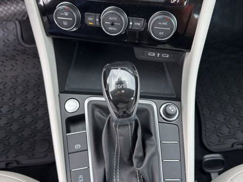 Certified 2023 Volkswagen Jetta SE image 36