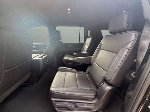 Used 2025 GMC Yukon XL Denali AWD/4WD image 32