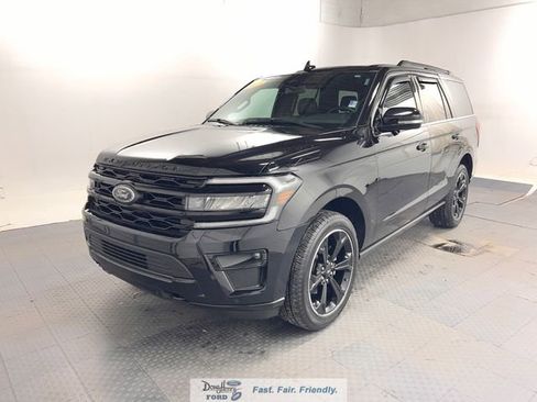 Used 2023 Ford Expedition Limited image 1