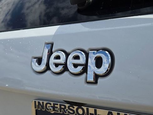 Used 2022 Jeep Grand Cherokee Laredo E AWD/4WD image 30