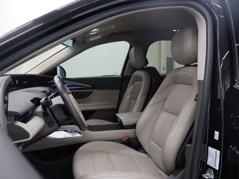 Used 2024 Lincoln Nautilus Premier image 13