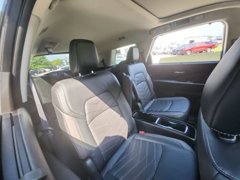 Used 2023 Nissan Pathfinder Platinum image 31