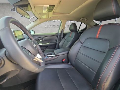 Used 2025 Nissan Sentra SR w/ SR Premium Package image 19