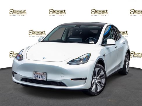 Used 2023 Tesla Model Y Long Range AWD/4WD image 1
