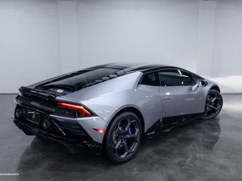 Used 2021 Lamborghini Huracan EVO image 13