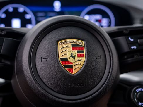 Used 2025 Porsche Cayenne Coupe AWD/4WD image 33