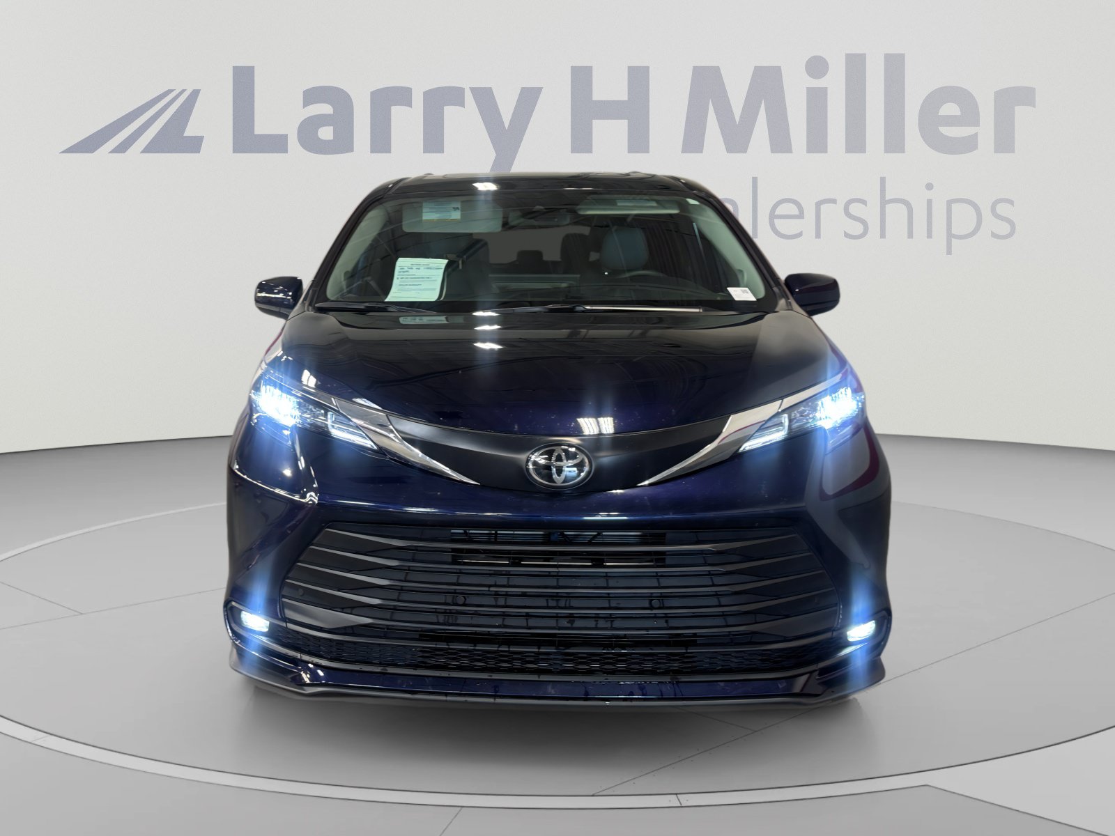 Certified 2026 Toyota Sienna XLE FWD image 8