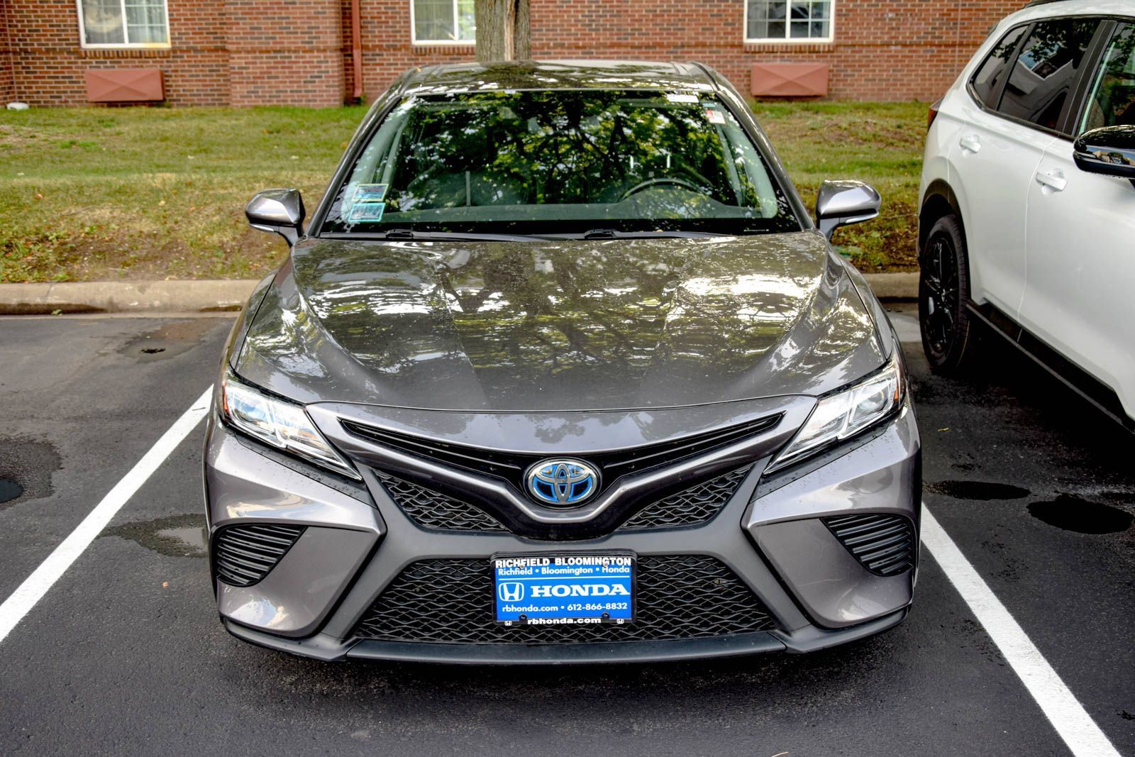 Used 2019 Toyota Camry SE w/ Audio Package FWD image 3