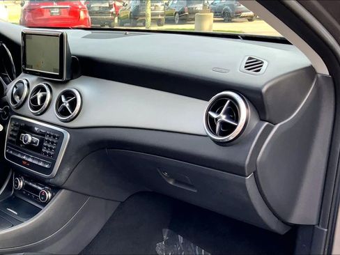 Used 2015 Mercedes-Benz GLA 250 4MATIC image 17