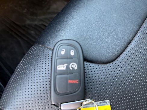 Used 2022 Jeep Cherokee Latitude Lux w/ Mopar Interior Package image 19