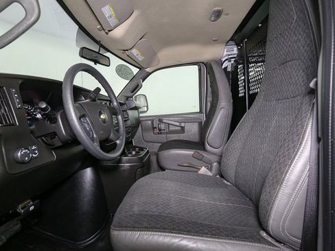 Used 2024 Chevrolet Express 2500 image 29