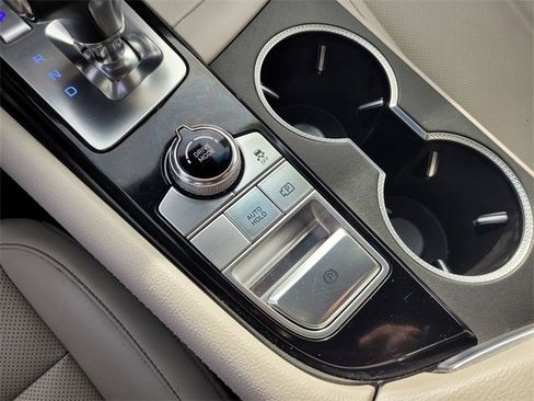 Used 2024 Genesis G70 2.5T image 15