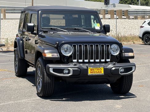 Used 2023 Jeep Wrangler Unlimited Sahara w/ Cold Weather Group AWD/4WD image 7