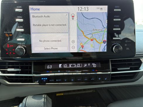 Used 2022 Toyota Sienna Limited FWD image 10
