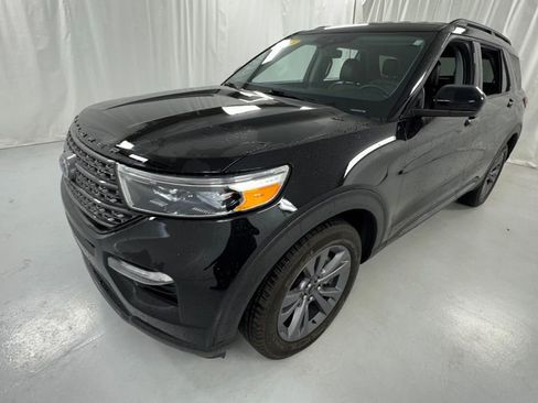 Used 2024 Ford Explorer XLT w/ Equipment Group 202A AWD/4WD image 7