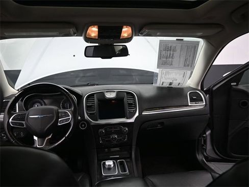 Used 2017 Chrysler 300 C image 23