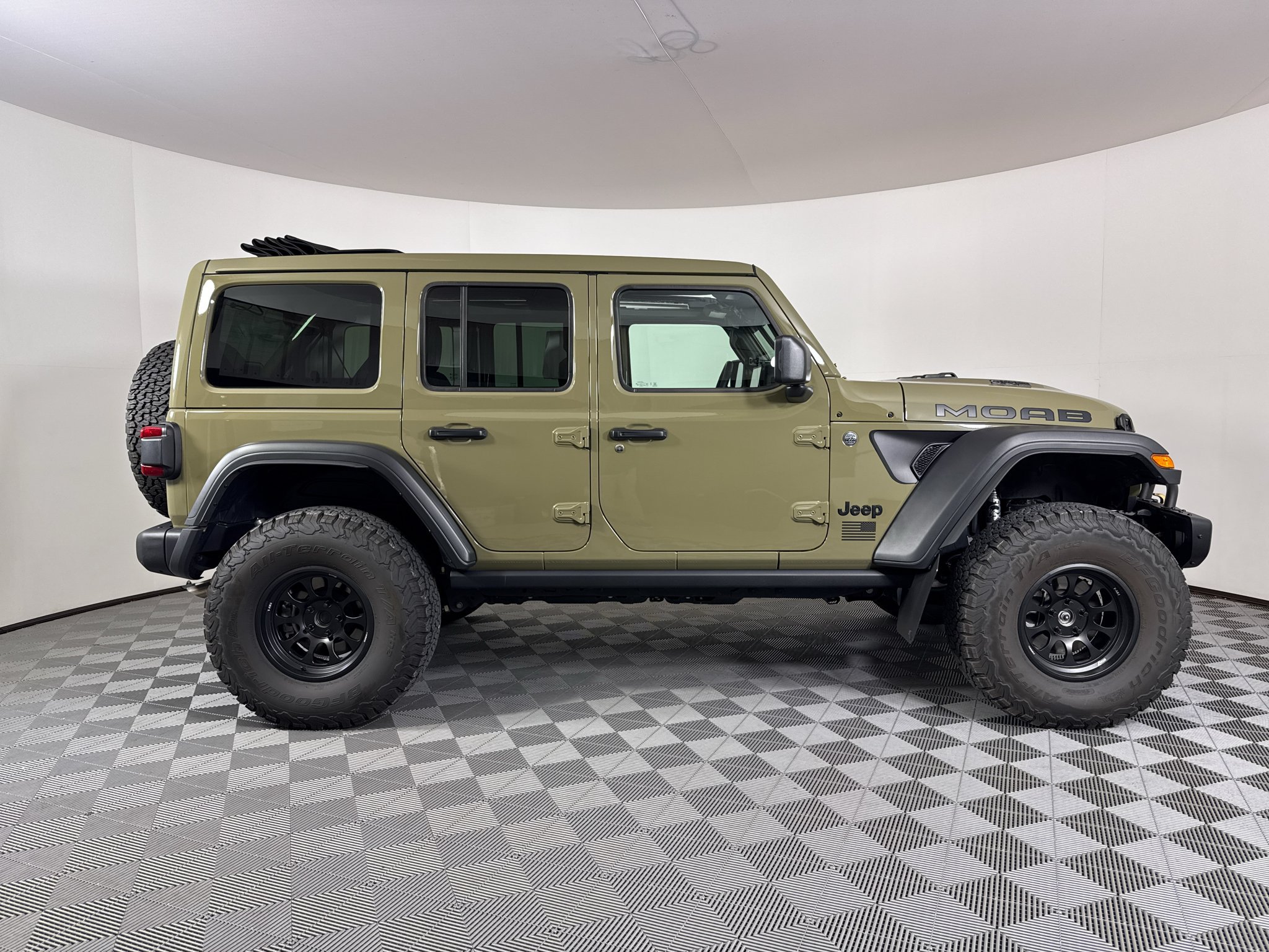 Used 2026 Jeep Wrangler Unlimited Rubicon 392 w/ Quick Order Package 27X Moab AWD/4WD image 16