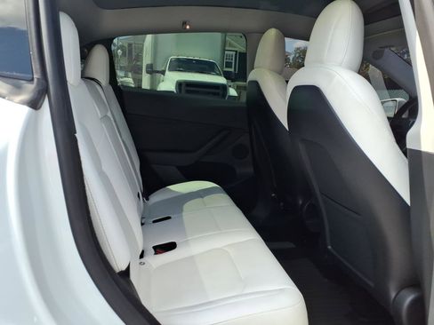 Used 2023 Tesla Model Y Performance AWD/4WD image 15