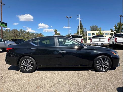 Used 2023 Nissan Altima 2.5 SV w/ SV Premium Package FWD image 9