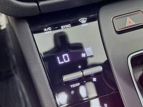 Certified 2023 Porsche Macan AWD/4WD image 17