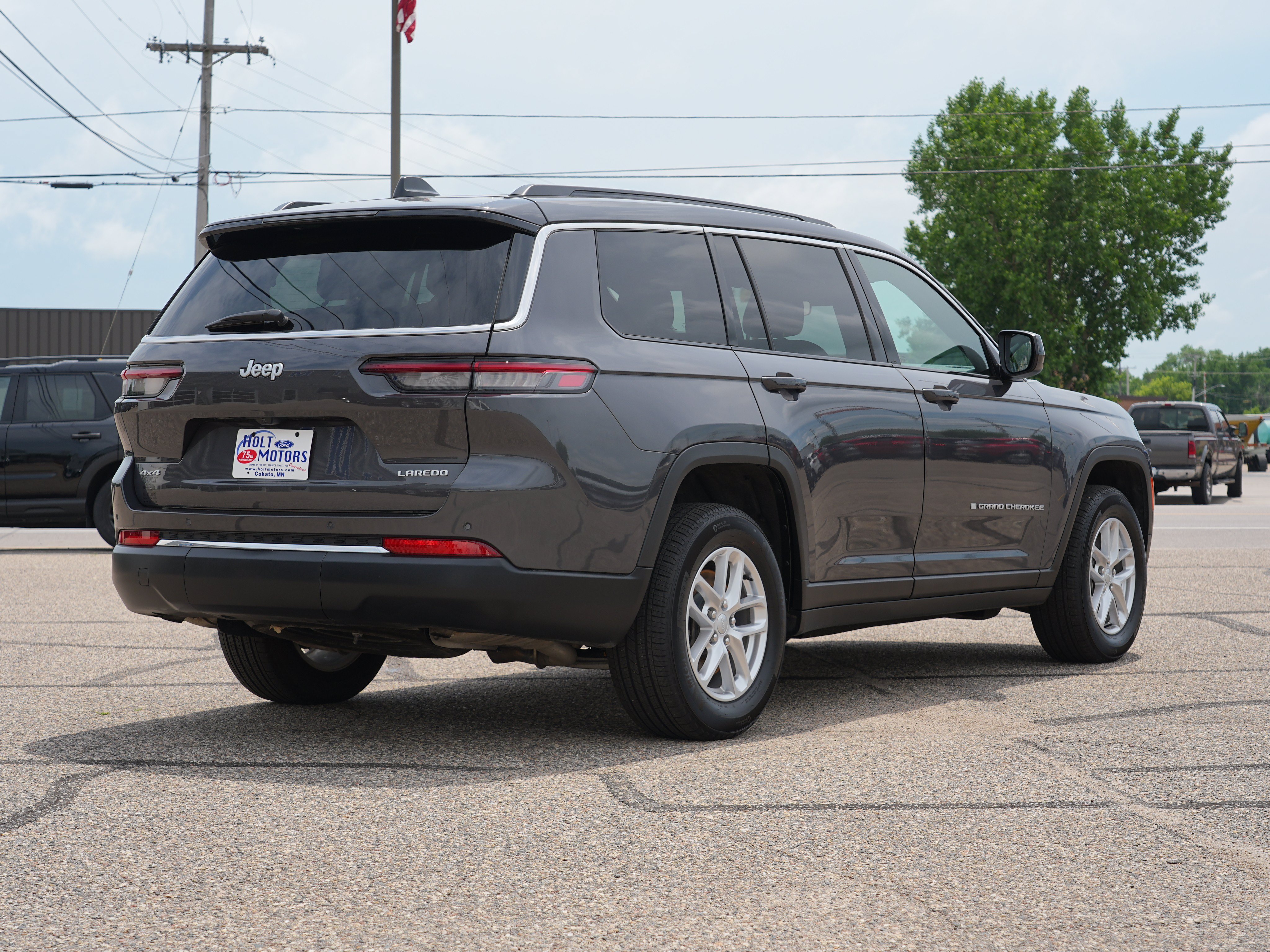 Used 2025 Jeep Grand Cherokee L Laredo w/ Trailer Tow Package AWD/4WD image 3