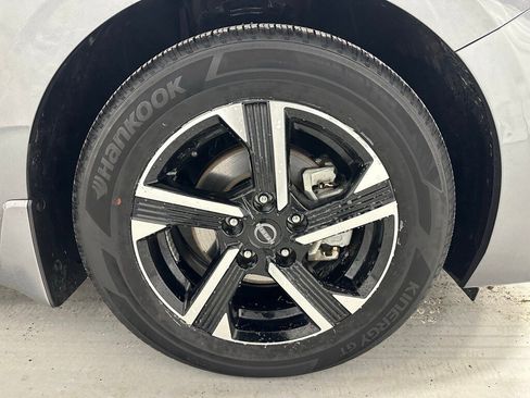 Used 2025 Nissan Sentra SV image 58