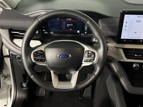Used 2025 Ford Explorer Active image 19