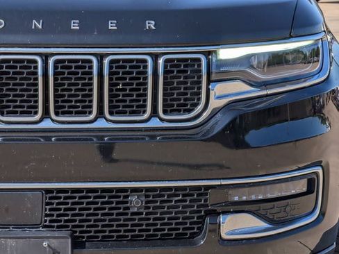 Used 2024 Jeep Wagoneer Series II AWD/4WD image 9