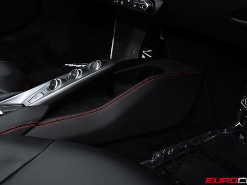 Used 2021 Ferrari F8 Tributo RWD image 40