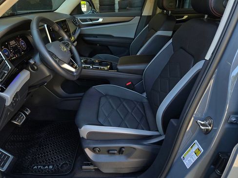 Used 2024 Volkswagen Atlas Peak Edition SE AWD/4WD image 19