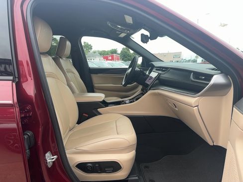 Used 2023 Jeep Grand Cherokee L Limited w/ Luxury Tech Group II AWD/4WD image 23