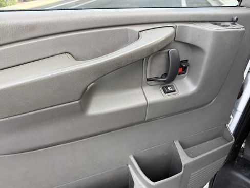 Used 2014 Chevrolet Express 2500 image 3