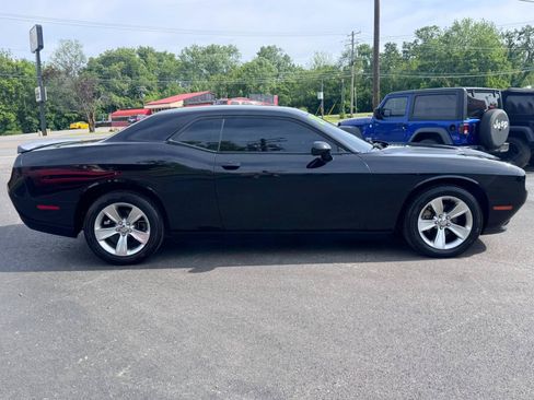 Used 2021 Dodge Challenger SXT RWD image 2