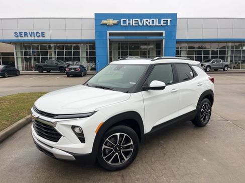 New 2026 Chevrolet TrailBlazer LT w/ Convenience Package image 2