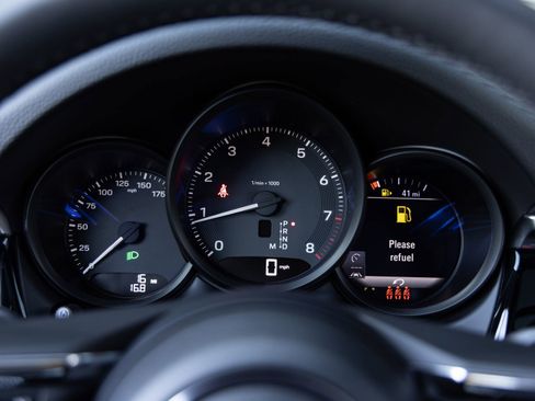 Certified 2026 Porsche Macan image 13