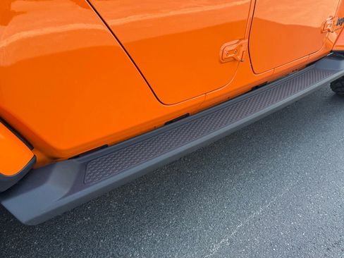 Used 2025 Jeep Gladiator Sport image 5