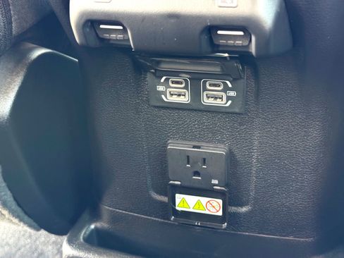 Used 2024 Jeep Wrangler Unlimited Sahara image 21