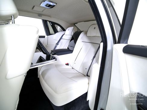 Certified 2024 Rolls-Royce Phantom Sedan RWD image 19