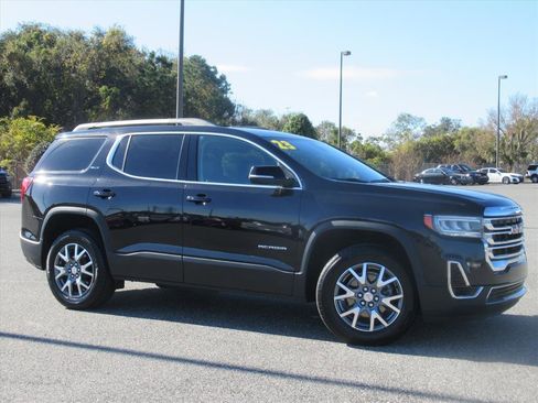 Used 2023 GMC Acadia SLT image 2