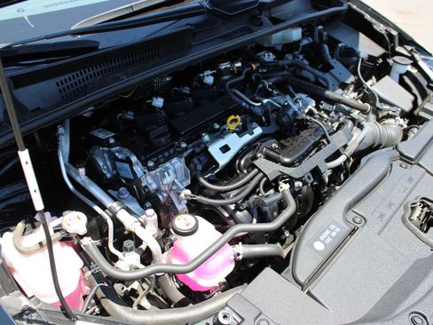Used 2024 Toyota Prius XLE FWD image 33