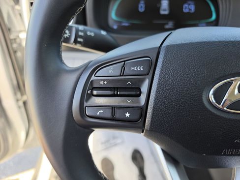 Used 2023 Hyundai Venue SEL FWD image 29