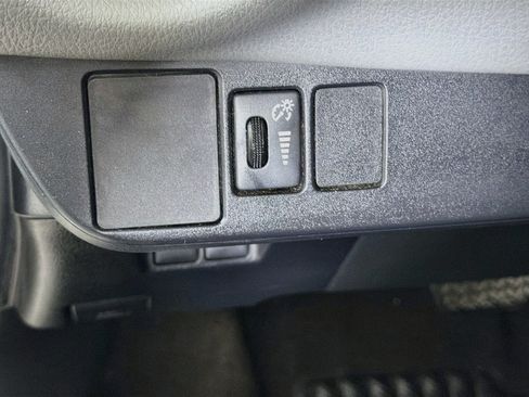 Used 2017 Toyota Yaris L w/ Carpet Mat Package FWD image 16