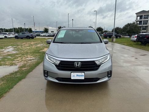 Certified 2024 Honda Odyssey EX-L image 3