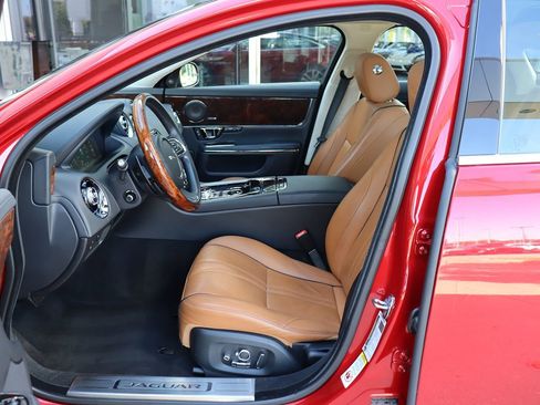 Used 2016 Jaguar XJ R-Sport image 33