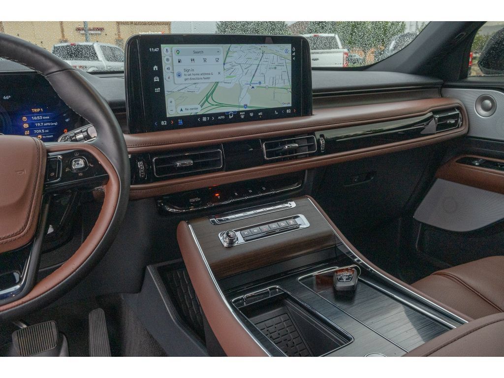 Used 2025 Lincoln Aviator Reserve w/ Equipment Group 201A AWD/4WD image 24