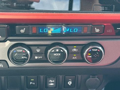Used 2016 Toyota Tacoma TRD Sport w/ Premium & Technology Package AWD/4WD image 24
