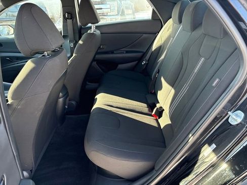 Used 2025 Hyundai Elantra SEL image 21