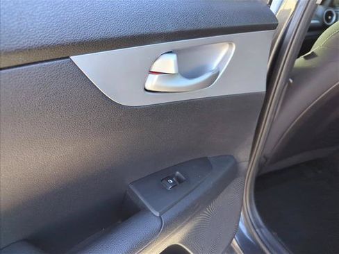 Used 2023 Kia Forte LX FWD image 9